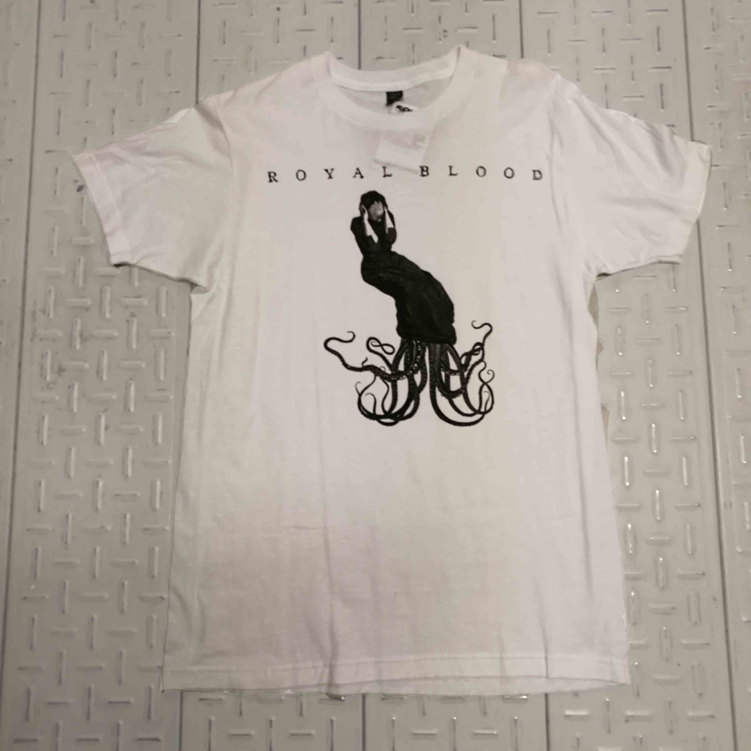 ROYAL-BLOOD-T-shirt