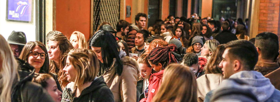 Semm eventi: pubblico sotto i portici di Bologna
